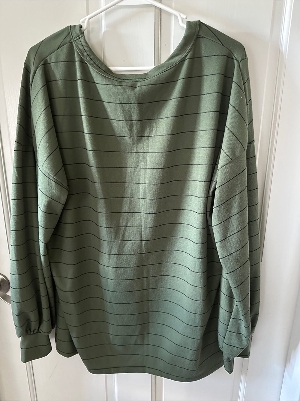 White Birch Women’s Sage Green Striped Pullover V-Neck Sweatshirt Top XL - Picture 3 of 4